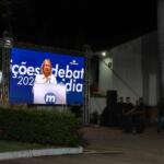 Telão movimenta área externa do Debate Midiamax, na sede do Crea-MS em Campo Grande