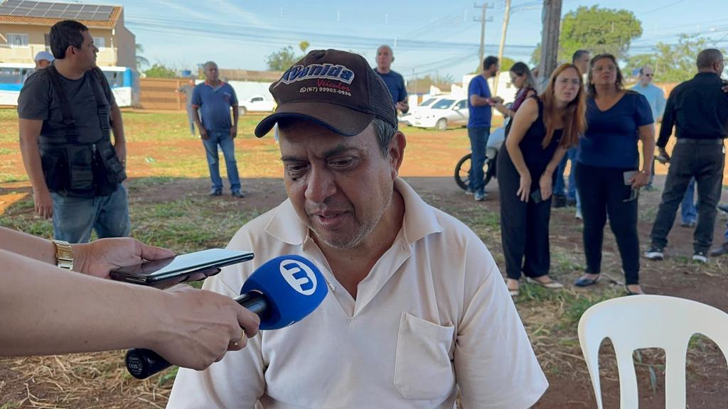 ‘Vai melhorar muito’: moradores comemoram asfalto no Santa Emília e Aquarius ‘Vai melhorar muito’: moradores comemoram asfalto no Santa Emília e Aquarius