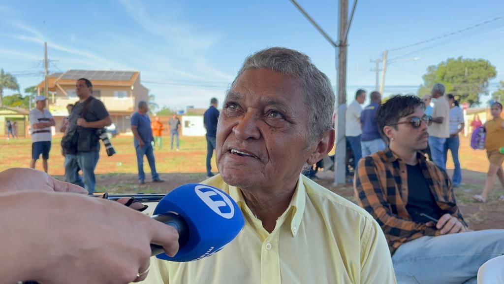 ‘Vai melhorar muito’: moradores comemoram asfalto no Santa Emília e Aquarius ‘Vai melhorar muito’: moradores comemoram asfalto no Santa Emília e Aquarius