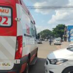 Motoristas discutem após acidente entre carro e ambulância do Samu na Salgado Filho