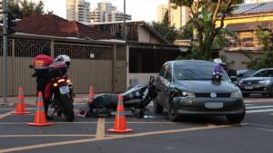 acidente carro moto