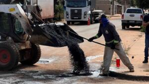 Prefeitura assina ordem de serviço para ampliar a operação tapa-buracos nesta sexta