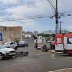 Motoentregador é socorrido após idoso invadir a preferencial e causar acidente em Campo Grande