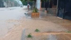VÍDEO: Ruas do Jardim Los Angeles viram ‘rio’ durante chuva em Campo Grande