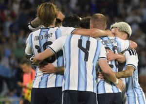 Sem Lionel Messi, Argentina goleia Bolívia com 1º gol de Flaco López pela seleção