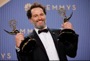 Emmy 2026 : Matthew Rhys se torna primeiro ator a vencer 2 vezes na mesma noite