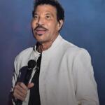 Lionel Richie é internado em UTI após passar mal depois de show nos Estados Unidos