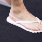 Havaianas ganha “sexto dedo” em colaboração com a MM6 Maison Margiela