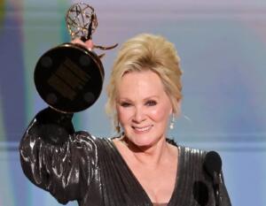 Jean Smart vence prêmio de Melhor Atriz no Emmy e faz história