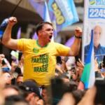 Flávio faz motociata e comício em palco de atentado a Bolsonaro e aproveita para criticar Dino