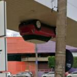carro de cabeça pra baixo