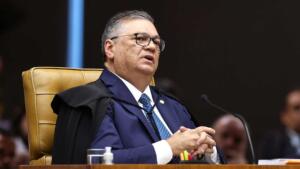 Flávio Dino pede vista em processo que pode investigar Moraes no STF
