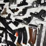 PF apreende arsenal com 44 armas e cheques de R$ 1 milhão em operação na Bahia