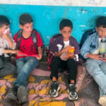 Alunos voltam a ter aulas presenciais em Gaza após 3 anos