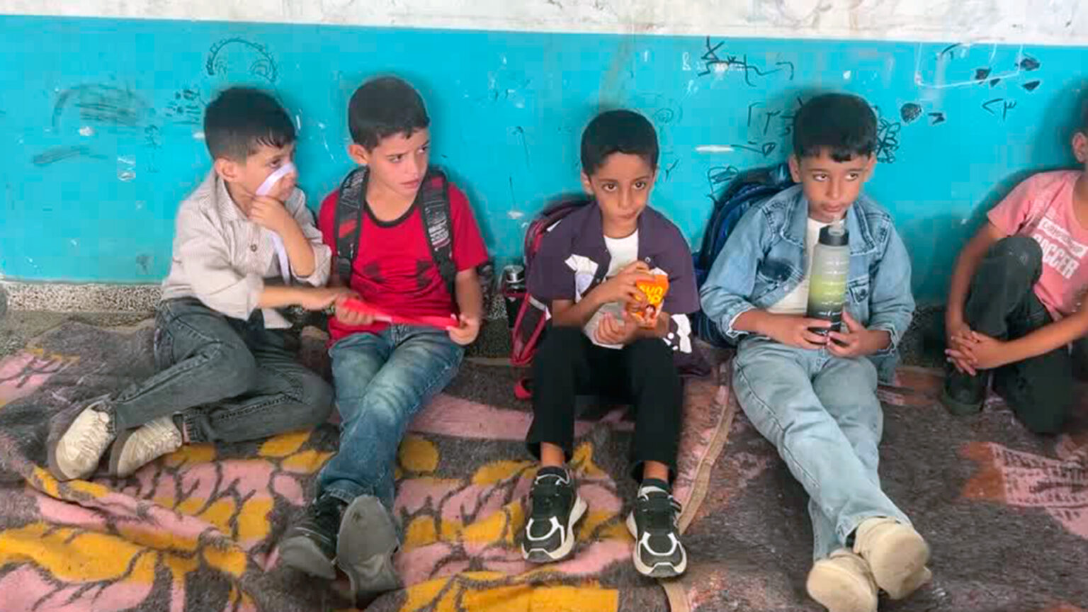 Alunos voltam a ter aulas presenciais em Gaza após 3 anos