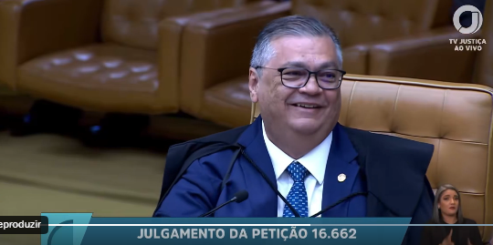 ‘Viu o vídeo de Fábio Porchat?’, pergunta Dino a Fachin em sessão de julgamento de Moraes