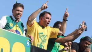 Flávio Bolsonaro confirma presença em debate da Globo e desafia Lula a participar