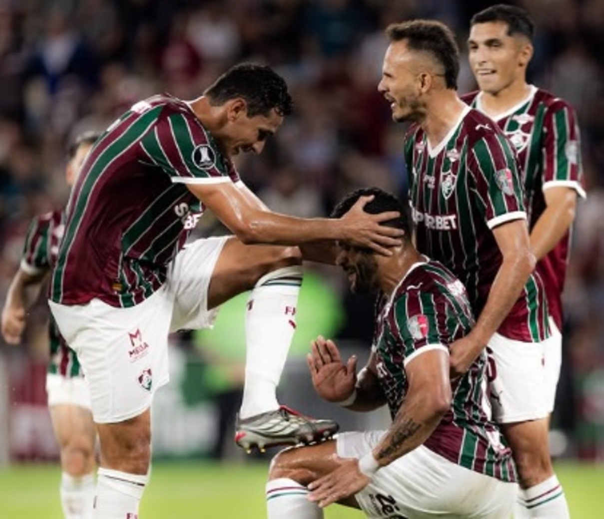 Fluminense faz 2 no primeiro tempo, bate o Platense e abre vantagem na Libertadores