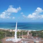 Brasil lança foguete com laboratório espacial que prevê volta à Terra de paraquedas