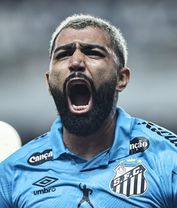 Gabigol comemorando vitória. (Foto: @_reinaldocampos / Santos FC)