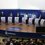 Mediadora Cecília Flesch e os candidatos ao Governo do Estado. (Foto: Madu Livramento, Jornal Midiamax)