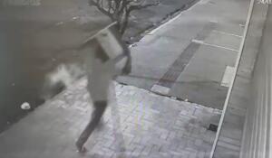 VíDEO: ladrão arranca e leva condensadora de ar-condicionado na região central de Campo Grande