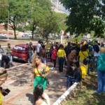 Manifestação contra ministro mobiliza dezenas de pessoas em praça da Capital