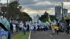 Manifestação com motociata reúne políticos e 5 mil pessoas na Afonso Pena