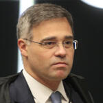 Mendonça pede a Fachin sessão do STF para discutir mensagens entre Vorcaro e Moraes apontadas pela PF