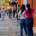 Fugiu da igreja? Noiva surge na Rua 14 de Julho e faz o Centro parar