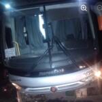 Ônibus sai da pista na BR-163 em Rio Brilhante