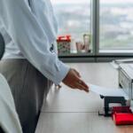 Como cuidar de uma impressora tanque de tinta para prolongar sua vida útil