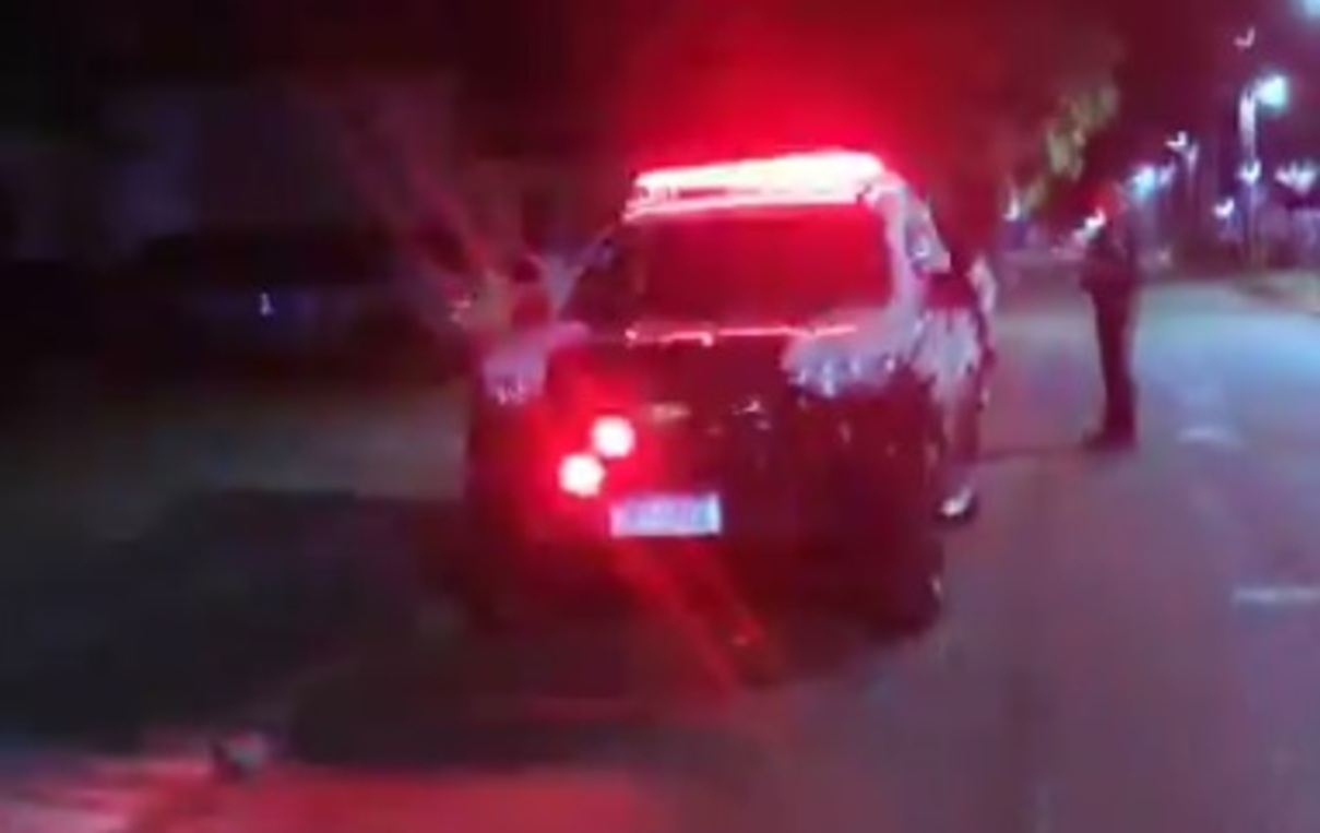 Dupla em moto atira contra jovem em frente de comércio em Rio Brilhante