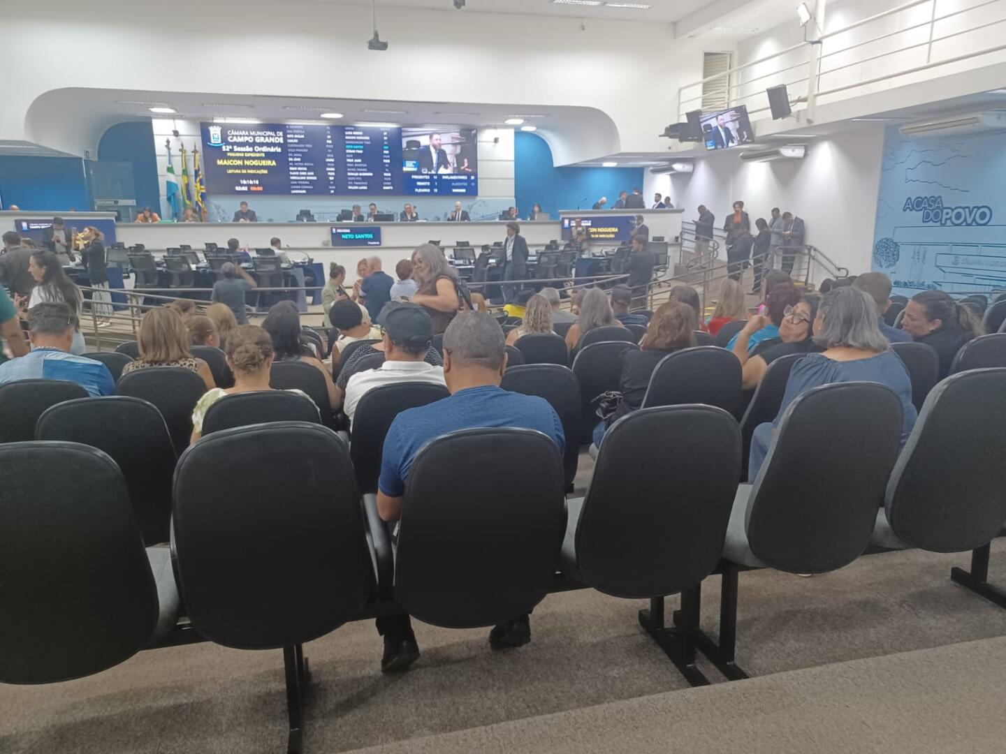 Aposentados ocupam Câmara de Campo Grande em apoio a projetos para servidores do IMPCG