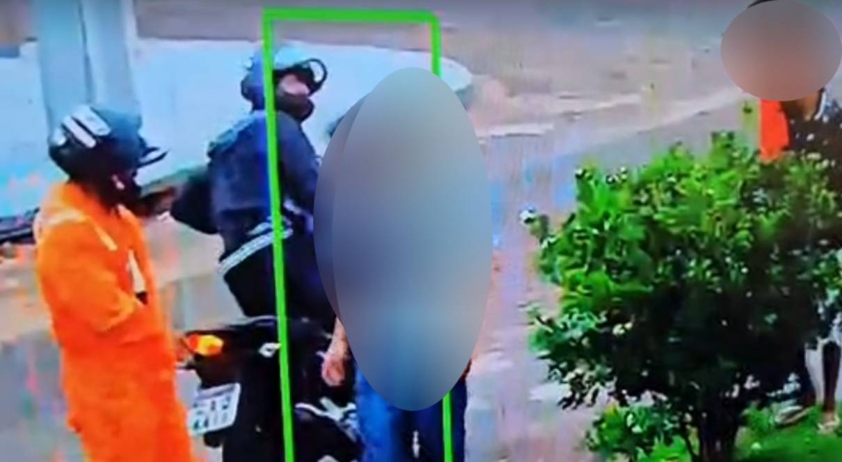 Dupla que assaltou jovens no Mata do Jacinto é presa após logo após roubo