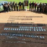 Arsenal de fuzis apreendidos na fronteira abasteceriam o Comando Vermelho