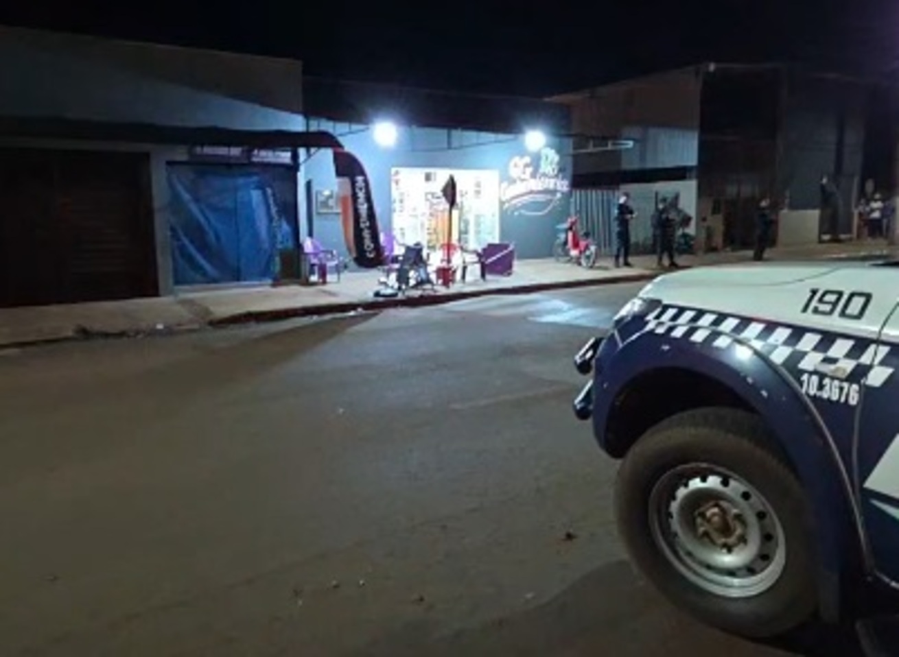 Dupla em Parati executa homem em frente de conveniência