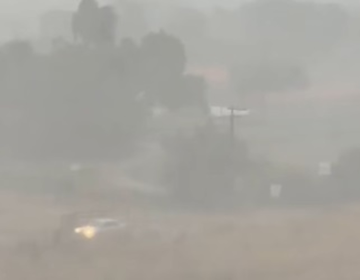 Vendaval seguido de forte chuva causa queda de árvores e corte de energia em Três Lagoas