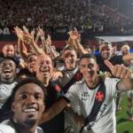 Vasco segura pressão no Barradão bate o Vitória e vai às semifinais da Copa do Brasil