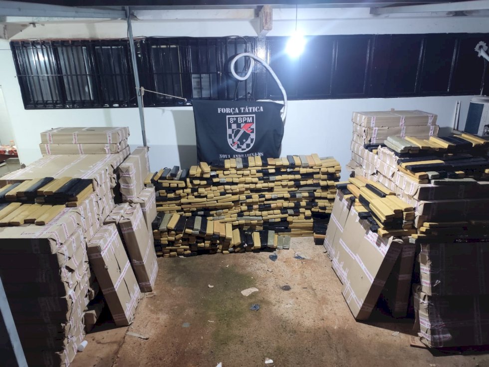 Motorista de caminhão é preso com mais de 3 toneladas de maconha em Anaurilândia