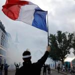 França mobiliza 70 mil policiais para protestos na noite de Halloween