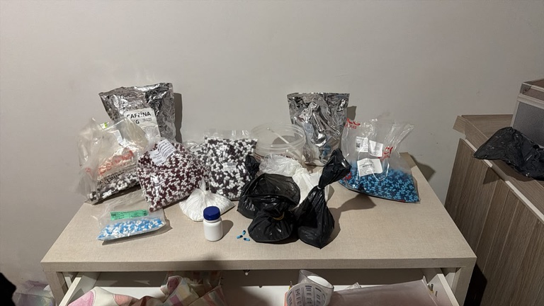 Policial da reserva e esposa são presos em estrutura clandestina de medicamentos em Dourados