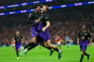 Barcelona goleia Galatasaray e mantém 100% na Champios League; Arsenal e Sporting também vencem