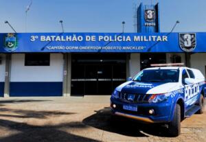 Bebê de 2 meses engasga, perde a consciência e é salva por policiais em Dourados