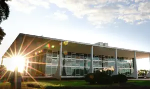 STF deve julgar revisão da condenação de Bolsonaro após eleições