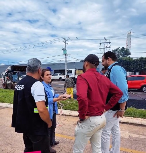 Adriane Lopes acompanha operação tapa-buracos na Gury Marques Adriane Lopes acompanha operação tapa-buracos na Gury Marques