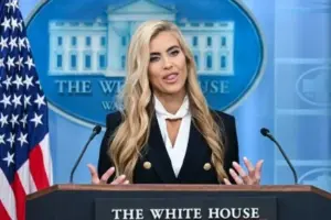 Nova secretária de imprensa de Trump é demitida do cargo após 5 dias