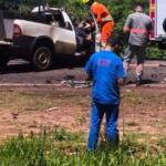 Motorista de picape morre e passageiro fica gravemente ferido ao bater com carreta na BR-163