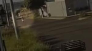 VÍDEO: Mulher de 50 anos morre ao colidir bicicleta elétrica contra carro em Paranaíba