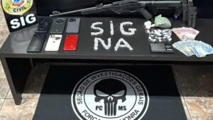 Adolescentes são apreendidos com armas e drogas em ponto usado por facção criminosa